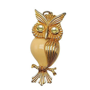 Vintage Gold Tone Owl Pendant With Beige Thermoset Body